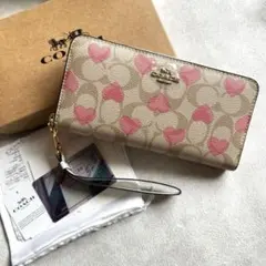 新品❣️ コーチ 長財布 ハート ラウンドファスナー　紙袋箱付き　プレゼント