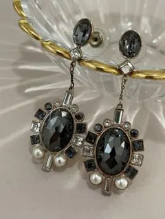 SWAROVSKI ピアス 大ぶり ブラック クリスタル 希少品 レア - メルカリ