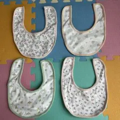 西松屋　スタイ4枚組　花柄　女の子