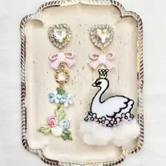 ⚠️先にコメントお願いします⚠️ヴィンテージ 刺繍モチーフとスワンピアス　イヤリング