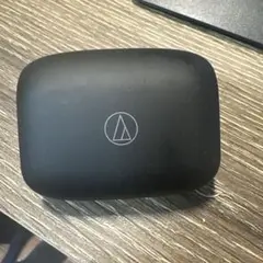 Audio-Technica ATH-TWX7ワイヤレスイヤホン充電ケースと右耳