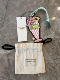 メゾンキツネ maison kitsune キーホルダー ミルクシェイク ピンク