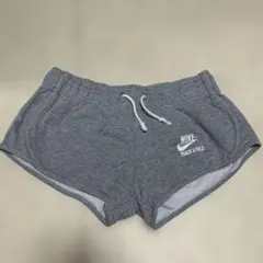 Nike グレーショートパンツ