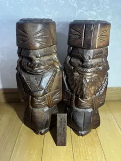 木彫りのアイヌ人形夫婦揃い　名札付き