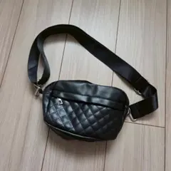 ブラック キルティング ショルダーバッグ