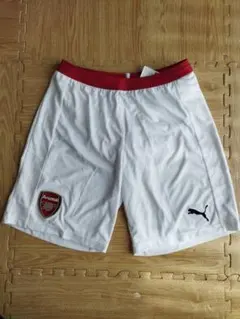 新品未使用タグ付　アーセナル　サッカーパンツ　メンズL（US　M）プーマ製