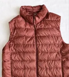 ユニクロMサイズ赤茶色 ダウンベスト