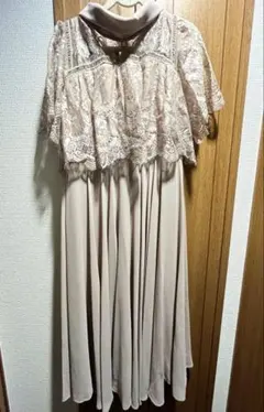 結婚式お呼ばれドレス　ピンクベージュ レース 膝下丈