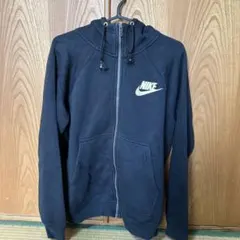 Nike ブラックパーカー ゴールドロゴ