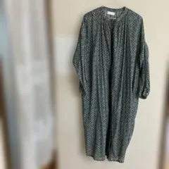 美品✨かぐれ 2025年モデル 小花柄プリントワンピース オープンカラー