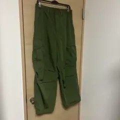 GU スーパーワイドカーゴパンツ　カーキ　オリーブ　サイズM
