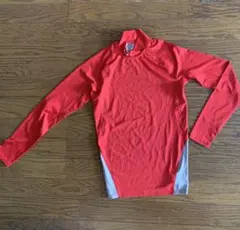 赤 長袖 インナーシャツ　アンダーアーマー