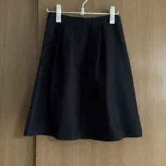 SHIPS 黒　タック入りスカート　ひざ丈のサムネイル