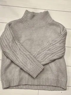 グレー タートルネック ケーブル編みセーター　ベージュ