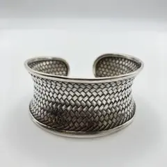カレンシルバー バングル シルバー950魚モチーフ - メルカリ