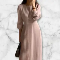 M ピンクベージュ ワンピース　ロング　長袖 プリーツ　上品　フォーマル　ドレス