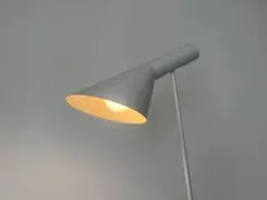 アルネ・ヤコブセン AJ フロアライト リプロダクト