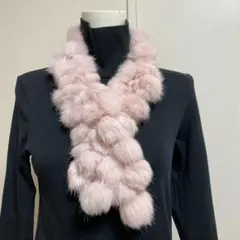 淡いピンク ファーポンポンマフラー