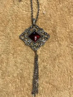 昭和レトロな赤いストーンのネックレス