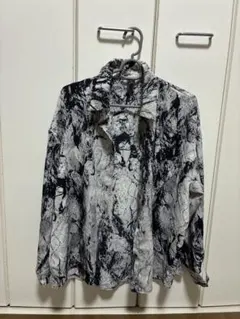 白黒抽象パターン長袖シャツのサムネイル