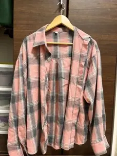 ピンクシャツ長袖