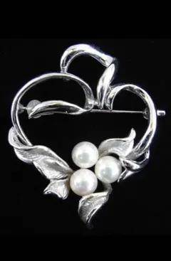 ★925シルバー(銀製)　アコヤ真珠（本真珠）ベビーパール３粒ブローチ★未使用品