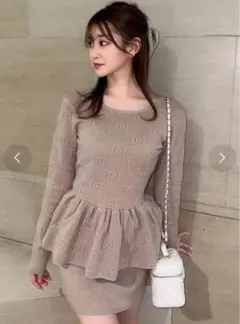 ダーリッチ　ペプラムニットセットアップ