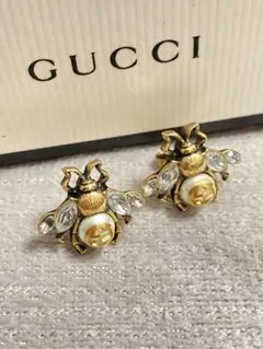 GUCCI クリスタル付きビー(ハチ)ピアス 片耳　bee 難あり　箱あり GUCCI クリスタル付きビー(ハチ)ピアス 片耳bee - メルカリ