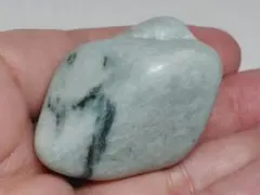 糸魚川253 翡翠 66g ヒスイ 原石 鑑賞石 自然石 誕生石 鉱物 鉱石