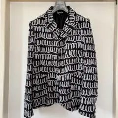 黒 テーラードジャケット