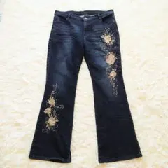 CAROUGE 花柄刺繍 ラインストーン 濃紺 ブーツカット デニム LL