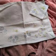 一点物　新品　花と蝶の刺繍ランチョンマットとコースターのセット　ハンドメイド