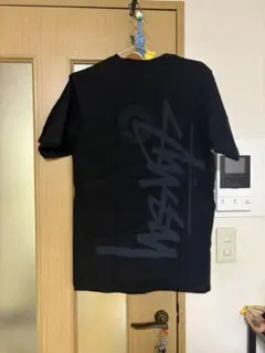 Stussy ブラック Tシャツ バックプリント