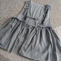 デニム風フリルノースリーブベスト