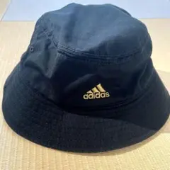 adidas バケットハット　黒×金