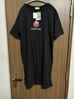【新品タグ付き】セサミストリート エルモ ロングワンピース tシャツ 黒のサムネイル
