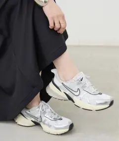 新品未使用　NIKE ナイキ V2K RUN 25.5㎝