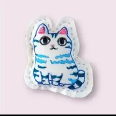 猫イラスト布製ブローチ　ハンドメイド