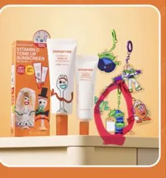 値下げ！　innisfree トイストーリー　ランダムキーホルダー　エイリアン