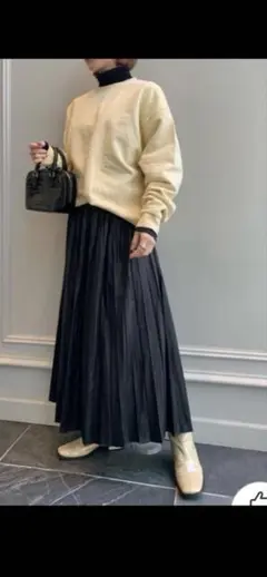 B&Y レザーライクサテンスカート ブラック プリーツスカート