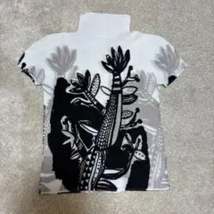 me ISSEY MIYAKE プリーツ 半袖 トップスのサムネイル