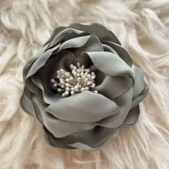 薄ペールグリーンサテン 花型コサージュ　卒業式　セレモニー　入園式