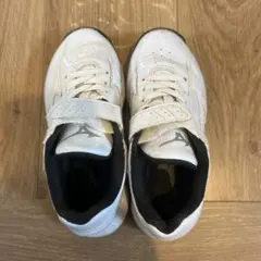 MIZUNO トレーニングシューズ 白 18cm