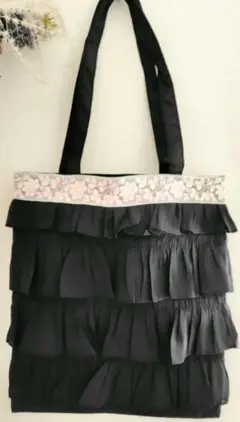 インド刺繍リボンつき フリル手提げ黒バッグ(A4サイズ)