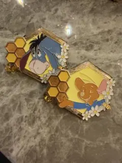 プー＆フレンズ シークレットピンバッジ ハニカムダイカット イーヨー&ルーのサムネイル