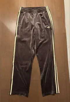 アディダス　オリジナルス　トラックパンツ　ベロア　ブラウン