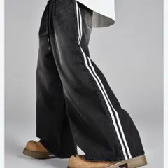 ADRER ライントラックワイドスラックス デニム パンツ 黒 アドラー Mのサムネイル