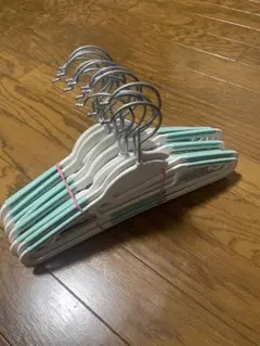 キッズ用　滑り止め付き衣類ハンガー（15本）