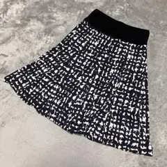 【フォンタナグランデ】（M）ゴムウエスト ピッタリフィット 幾何学模様 スカート