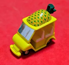 タカラトミー　沖縄限定パイナップルカー